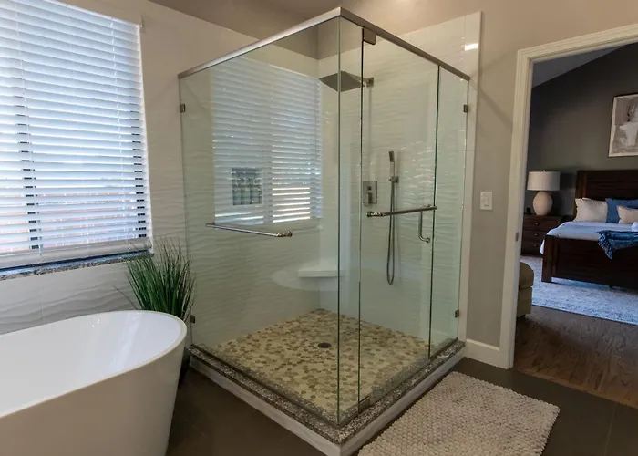 5 Bed 3 Bath Uptown Sedona-game Room-sauna-cold Plunge-jacuzzi-gym Holiday home