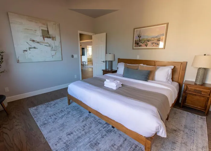 5 Bed 3 Bath Uptown Sedona-game Room-sauna-cold Plunge-jacuzzi-gym Holiday home
