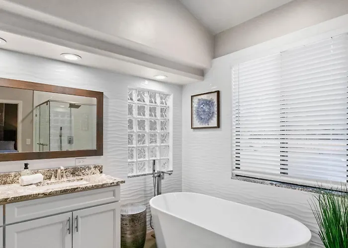 5 Bed 3 Bath Uptown Sedona-game Room-sauna-cold Plunge-jacuzzi-gym Holiday home Sedona