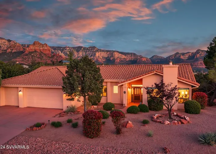 5 Bed 3 Bath Uptown Sedona-game Room-sauna-cold Plunge-jacuzzi-gym Holiday home *