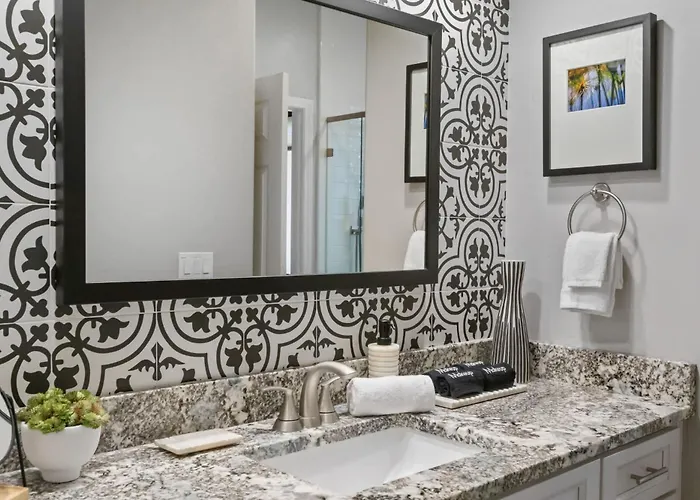 Holiday home 5 Bed 3 Bath Uptown Sedona-game Room-sauna-cold Plunge-jacuzzi-gym *