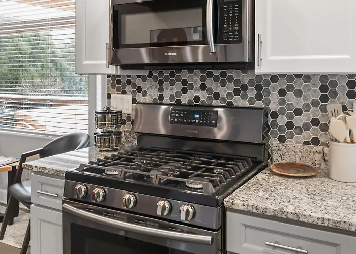 5 Bed 3 Bath Uptown Sedona-game Room-sauna-cold Plunge-jacuzzi-gym Holiday home Sedona