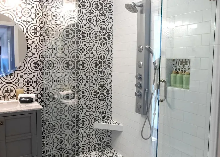 5 Bed 3 Bath Uptown Sedona-game Room-sauna-cold Plunge-jacuzzi-gym Holiday home Sedona