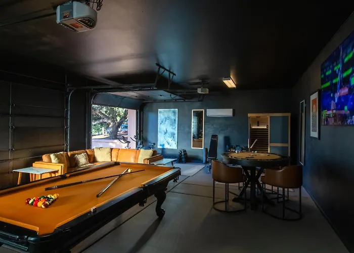 Holiday home 5 Bed 3 Bath Uptown Sedona-game Room-sauna-cold Plunge-jacuzzi-gym *