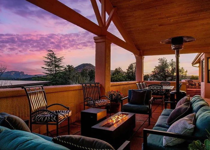 5 Bed 3 Bath Uptown Sedona-game Room-sauna-cold Plunge-jacuzzi-gym Holiday home *